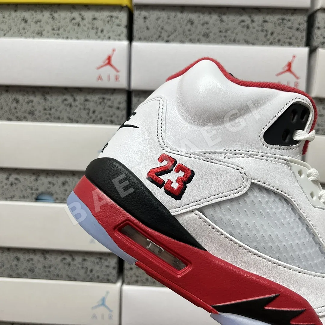 나이키 [GX] 조던 5 레트로 HQ7978-101 201351 Nike Jordan 5 Retro Fire Red Black Tongue 상세 이미지 9