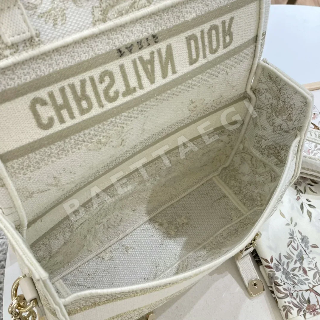 디올 자수 우체부 가방 상세 이미지 5