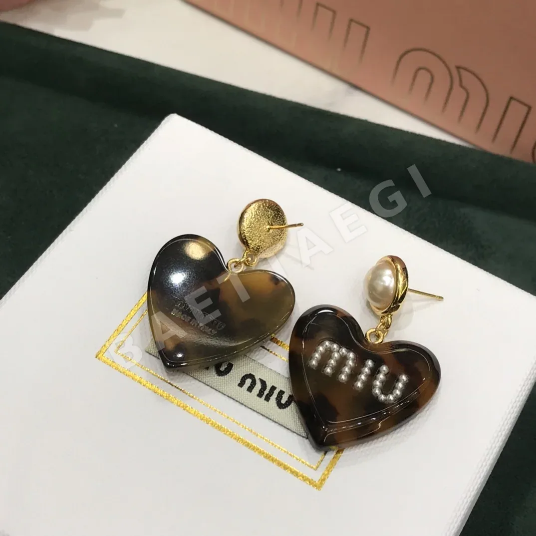미우미우 진주 하트 아크릴 귀걸이 상세 이미지 8