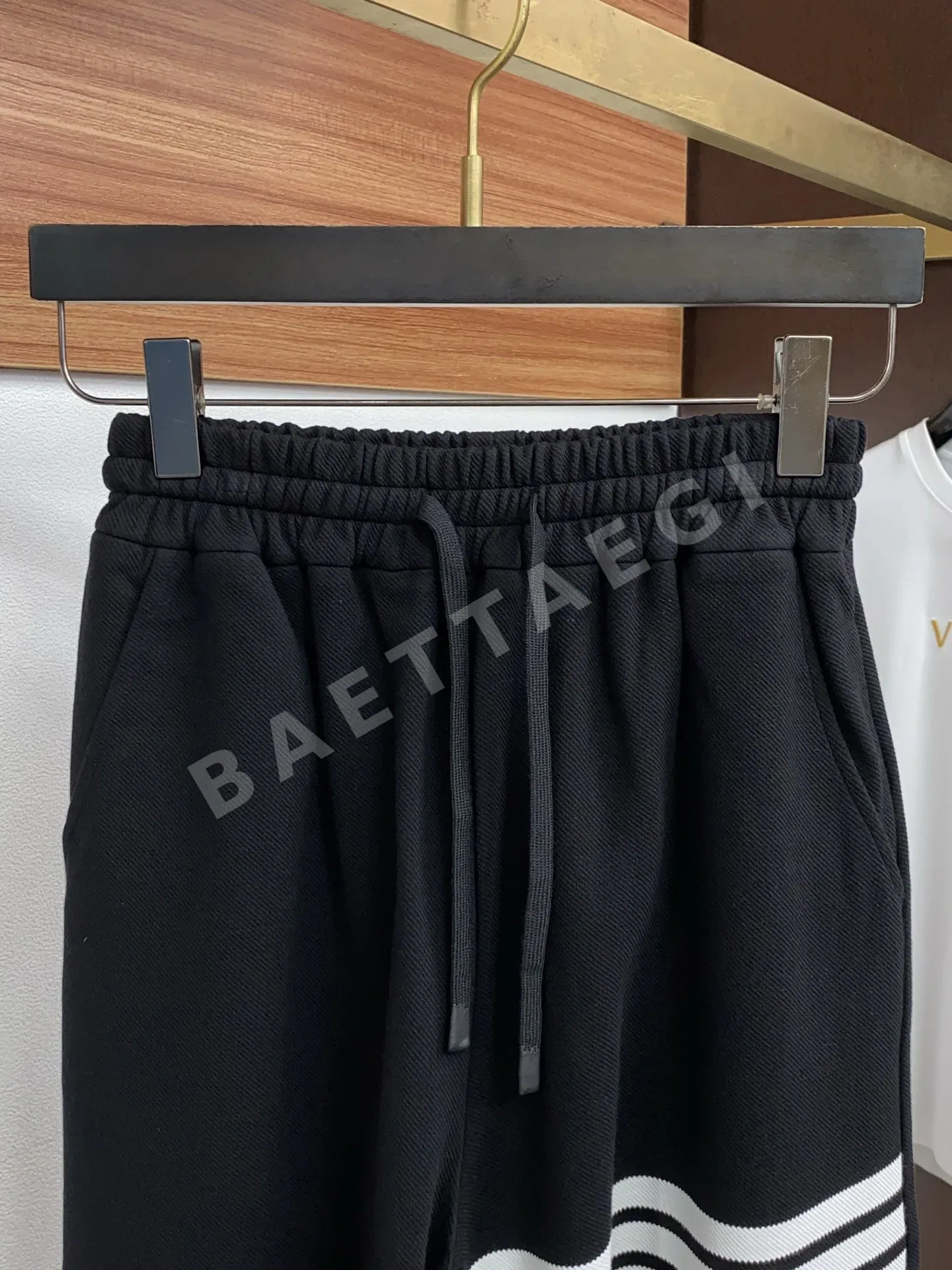 톰브라운 와이드 레그 남성 반바지 상세 이미지 2