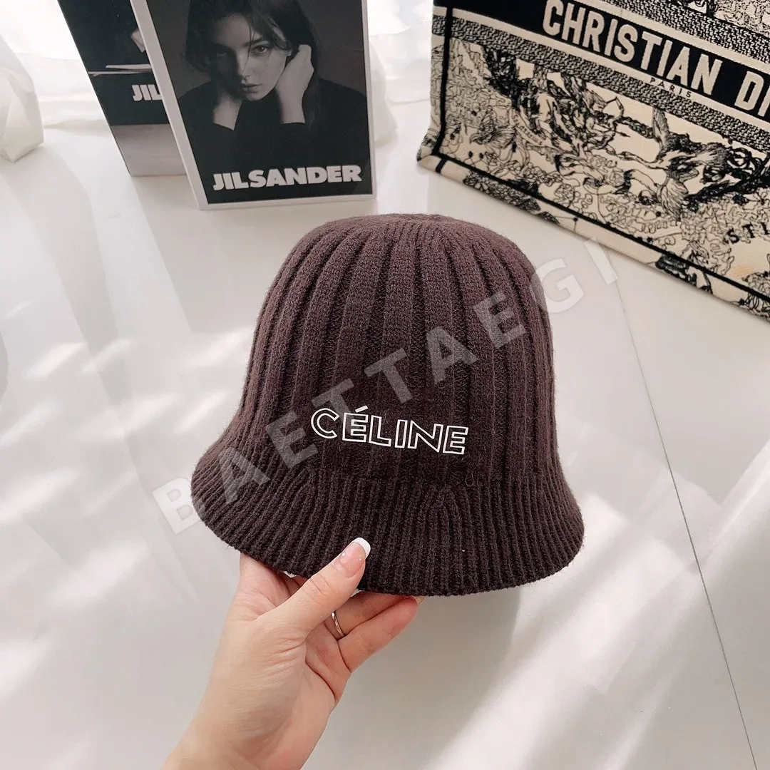 셀린느 세로 스트라이프 니트 버킷햇 상세 이미지 2