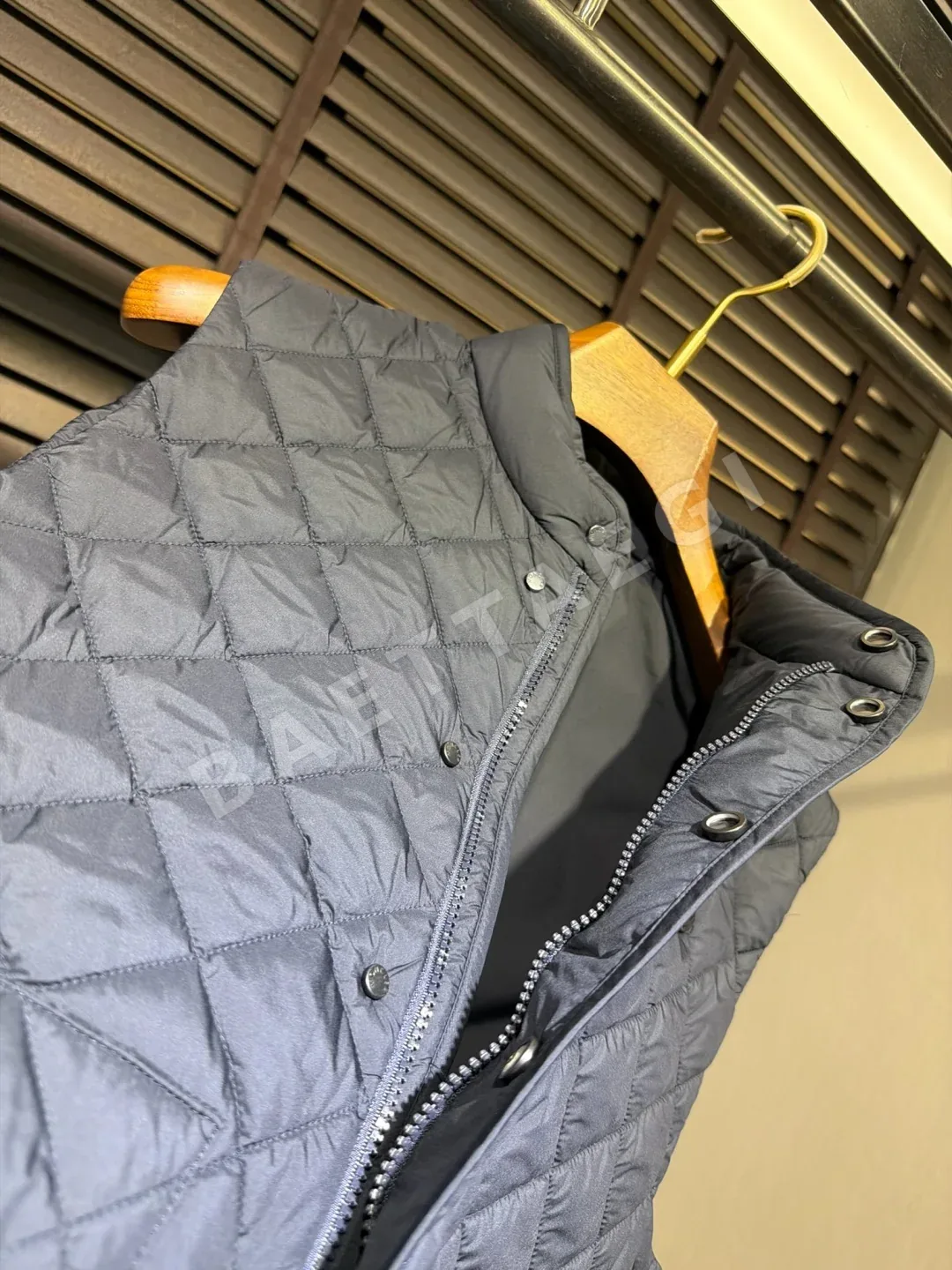 몽클레르 화이트 덕 다운 남성 조끼 M9631 상세 이미지 7