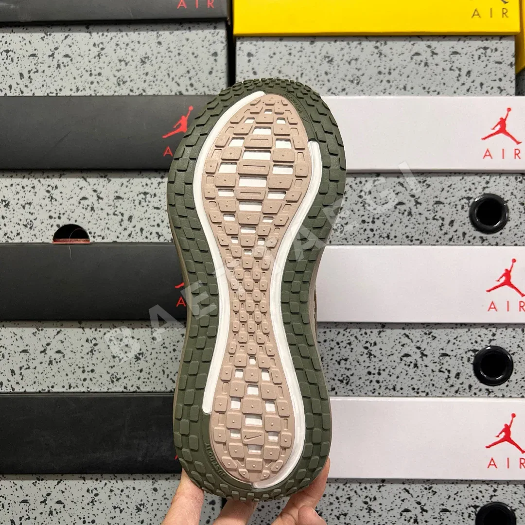 나이키 [XY] 보메로 플러스 IQ4482-001 201247 Nike Vomero Plus Caldera Brown Dark Field 상세 이미지 8
