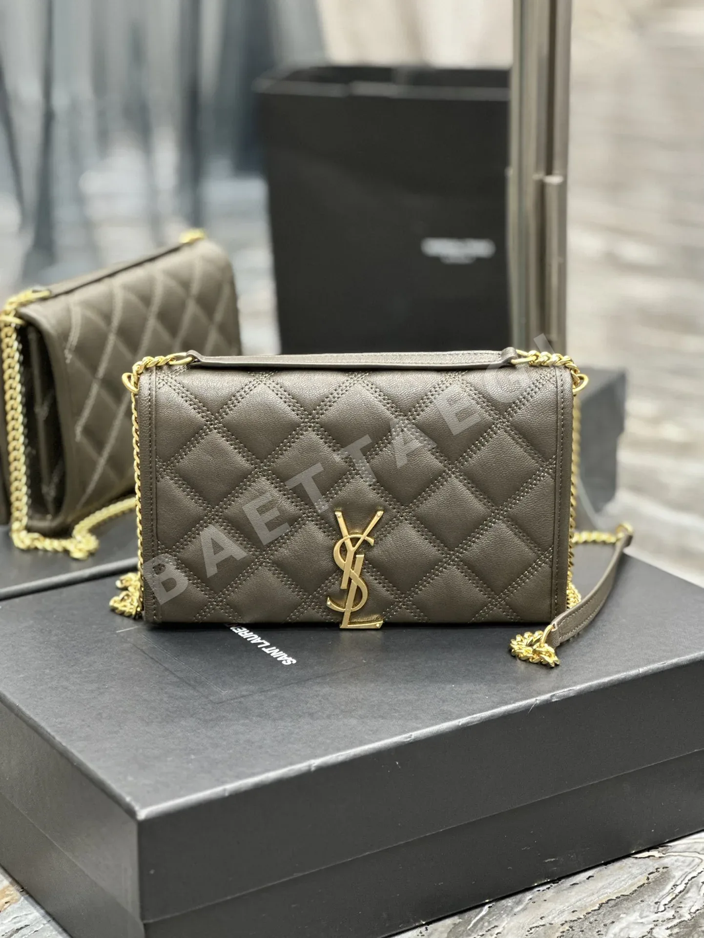 생로랑 베키 램스킨 다이아몬드 퀼팅 가방 167168