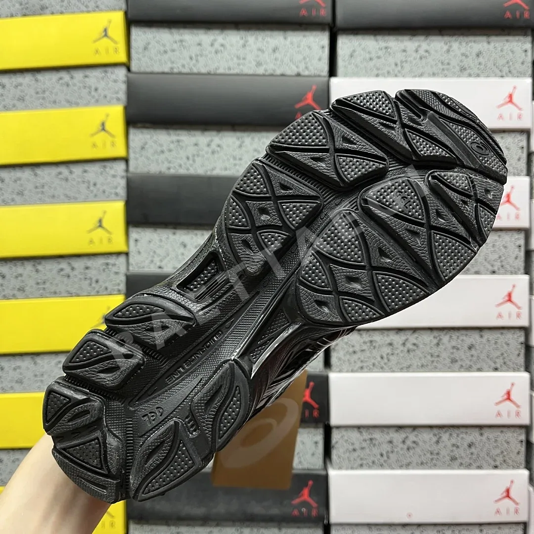 아식스 [WZ] 젤 큐뮬러스 16 1203A733-002 200613 Asics Gel-Cumulus 16 Black Pure Silver 상세 이미지 4