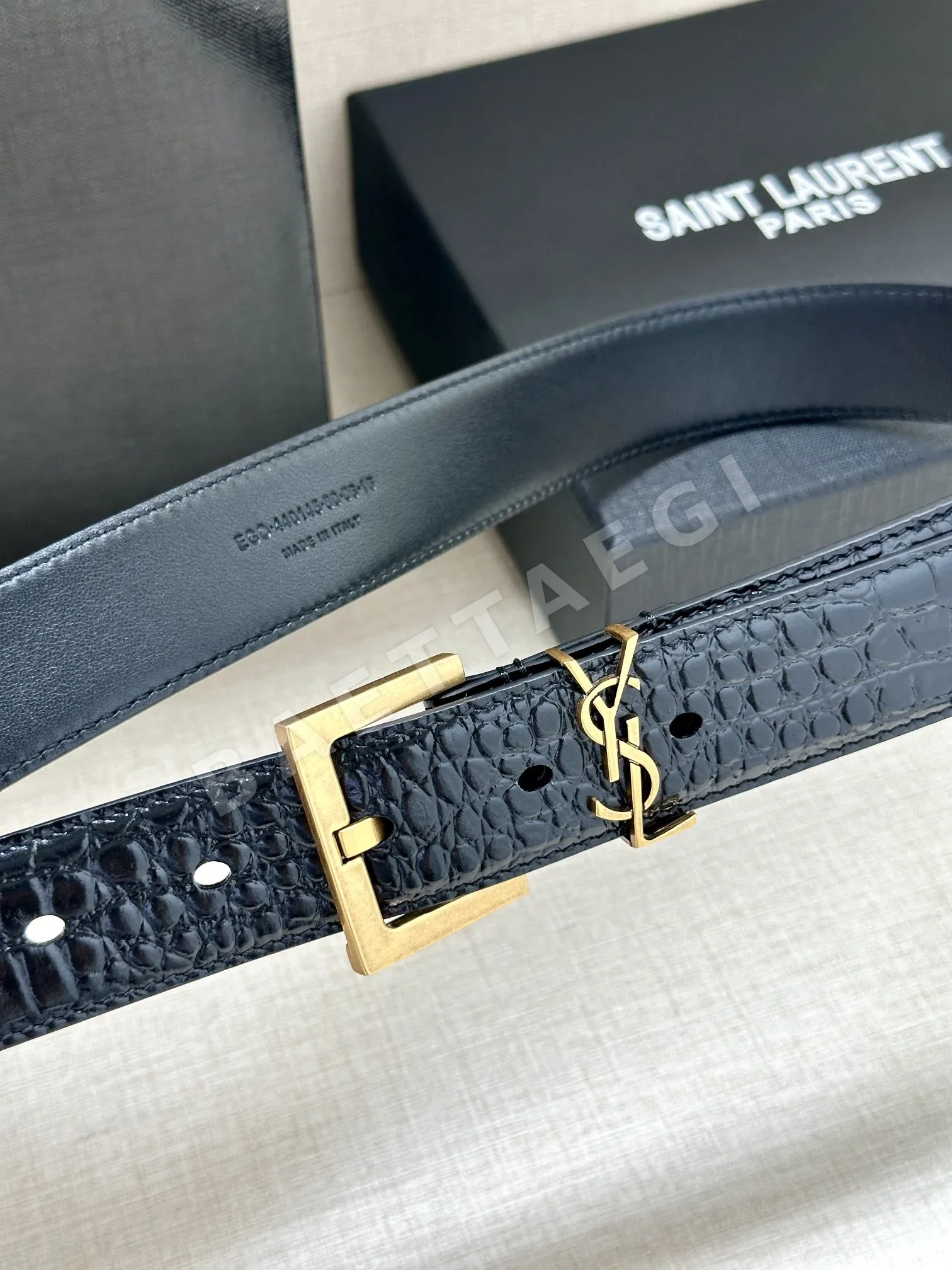 생로랑 YSL 모노그램 크로커다일 엠보싱 가죽 스퀘어 버클 벨트 상세 이미지 5