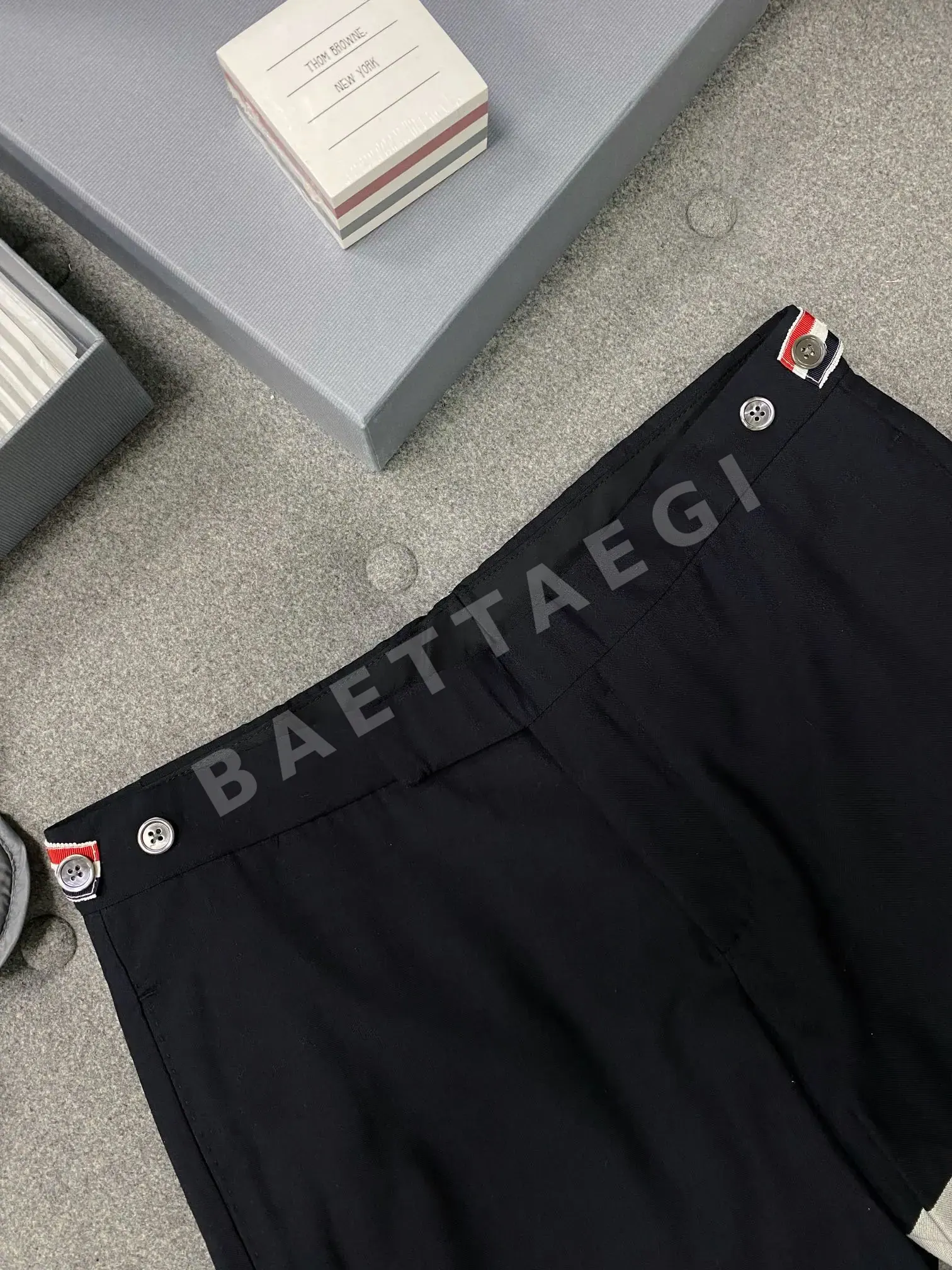 톰브라운 울 소재 남성 반바지 상세 이미지 3
