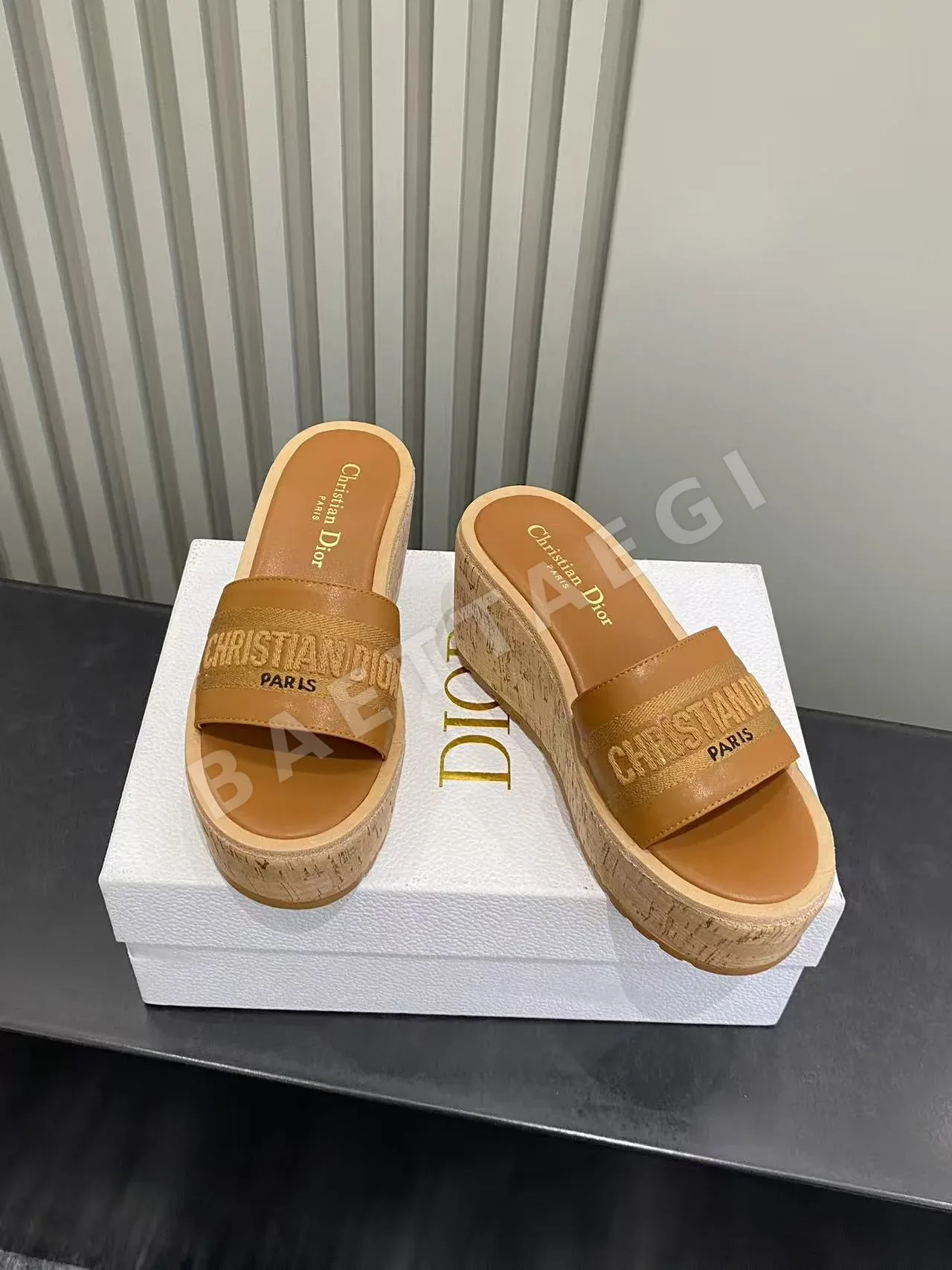 디올 자수 플랫폼 웨지 샌들 상세 이미지 5