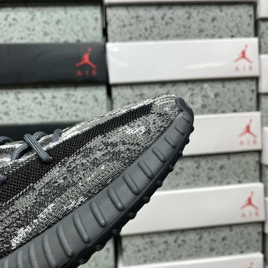 아디다스 [R] 이지 부스트 350 V2 ID4811 200758 Adidas Yeezy Boost 350 V2 상세 이미지 3