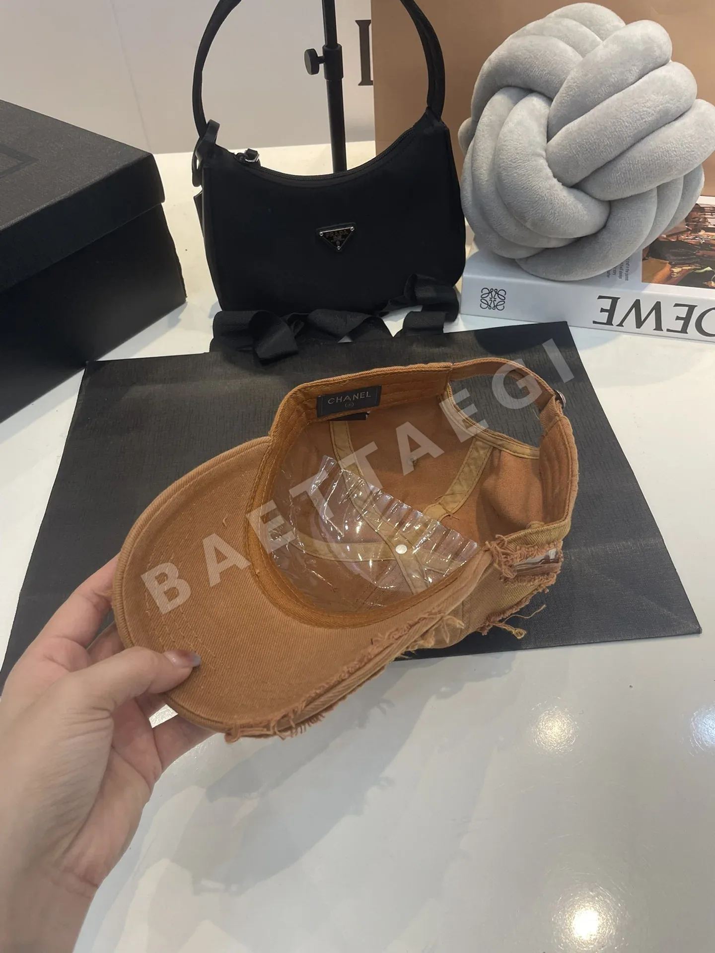 샤넬 찢어진 디자인 야구모자 상세 이미지 7