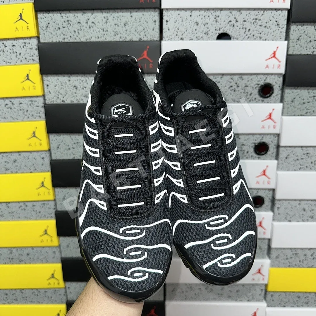 나이키 [DF] 에어 맥스 플러스 프리미엄 HQ3029-001 201069 Nike Air Max Plus Premium Black 상세 이미지 3
