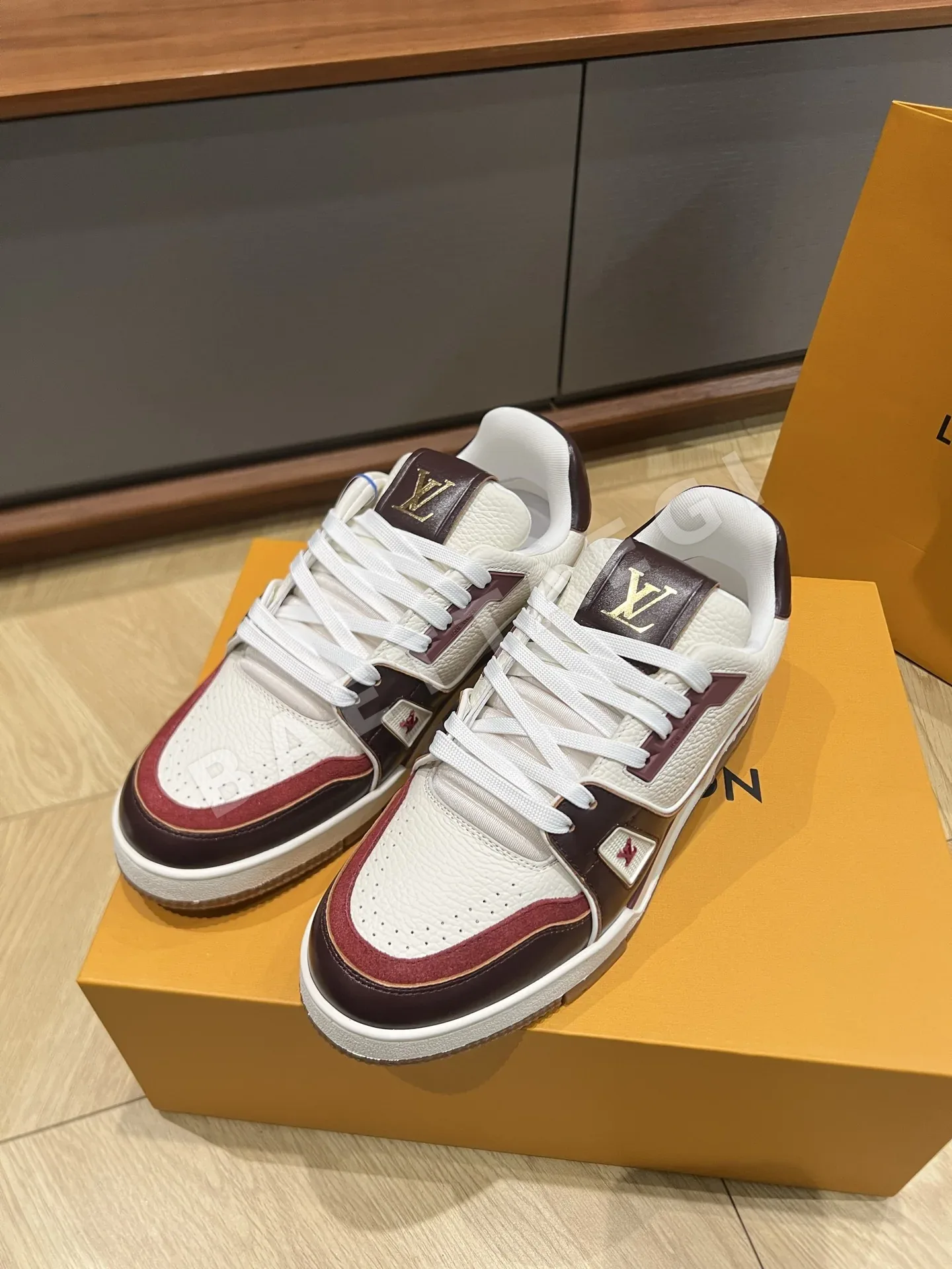 루이비통 LV 26 데님 컬러 트레이너 신발 상세 이미지 3