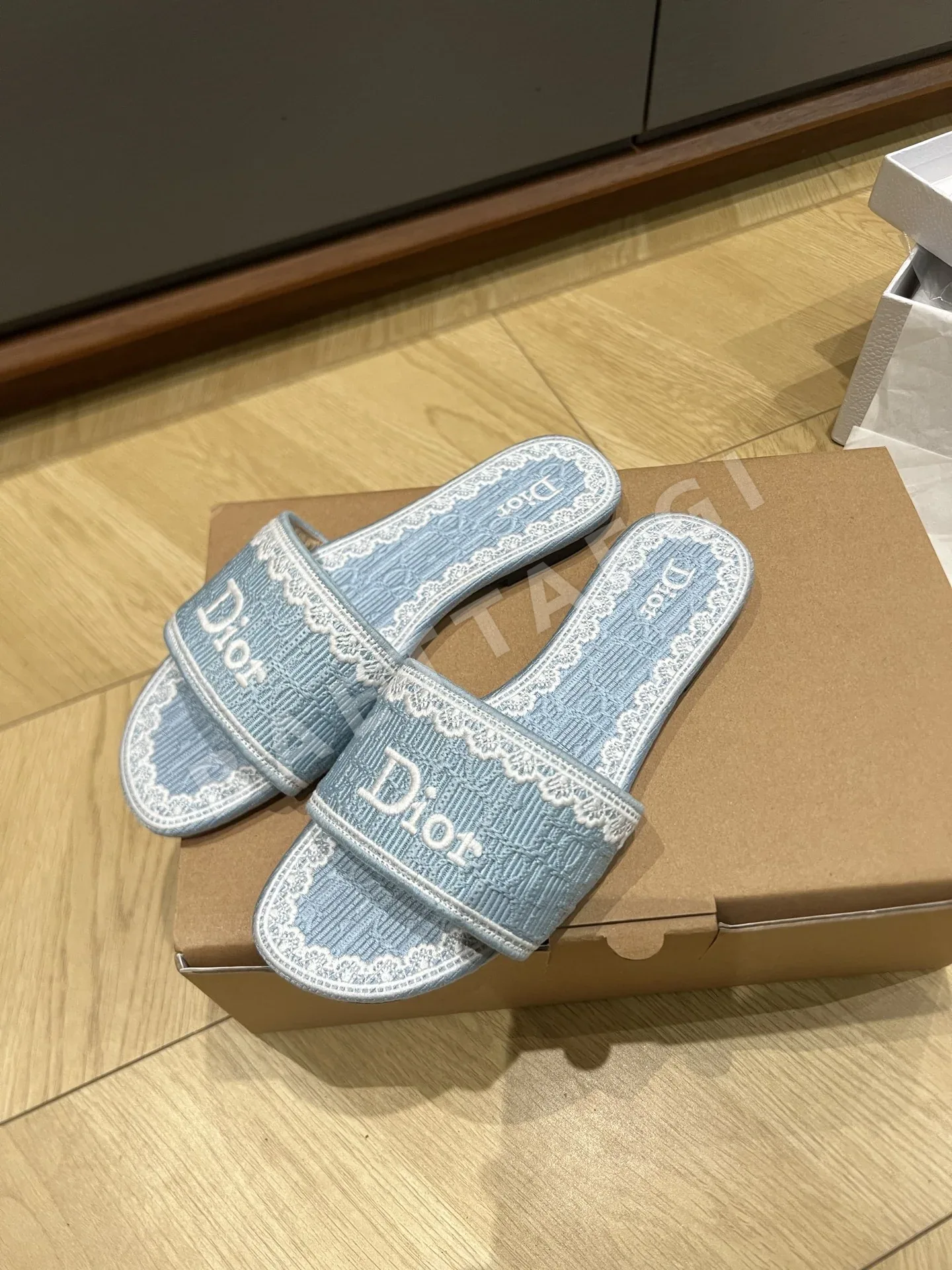 디올 자수 자카드 샌들 95288