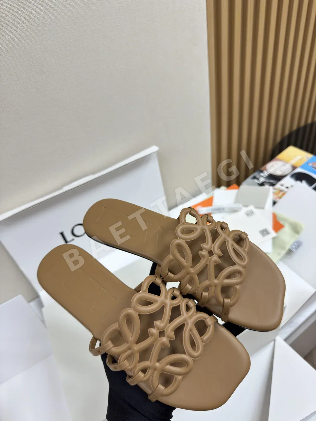 로에베 중공 수제 맞춤 슬리퍼 상세 이미지 9