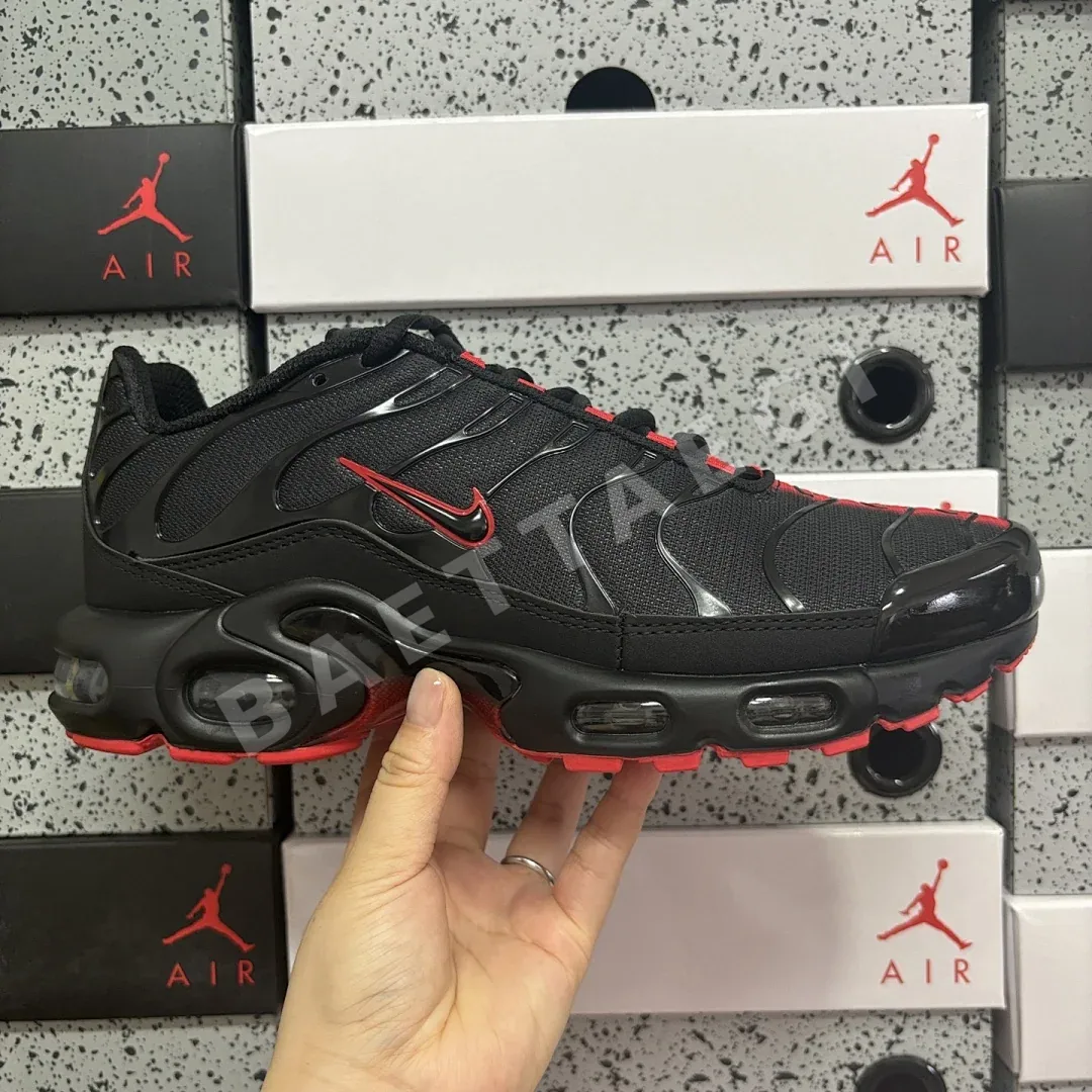 나이키 [DF] 에어 맥스 플러스 IM4868-010 201076 Nike Air Max Plus Black Red 상세 이미지 9