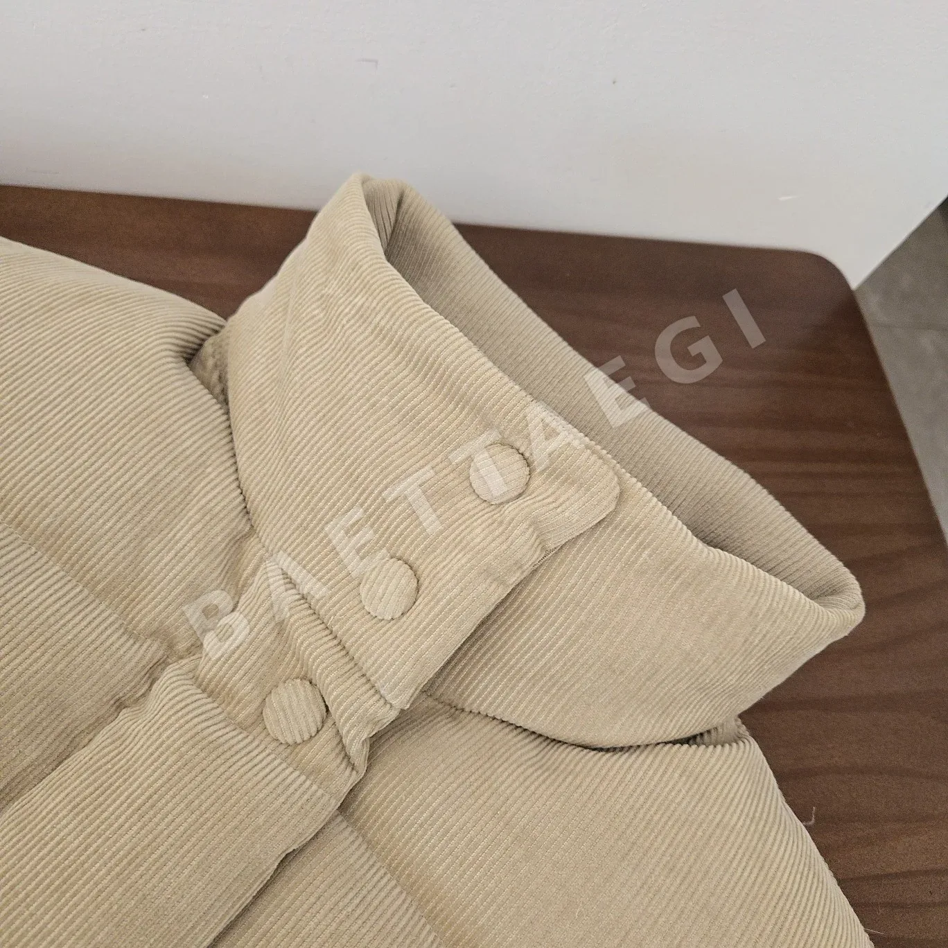미우미우 코듀로이 다운 패딩 점퍼 상세 이미지 4