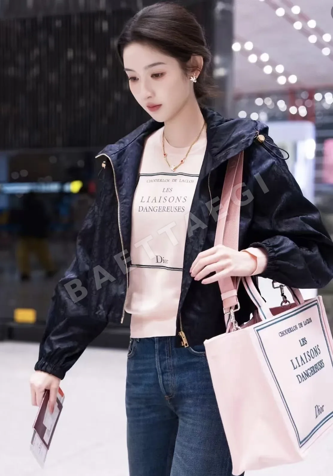 디올 크롭 후드 지퍼 여성 자켓 상세 이미지 4