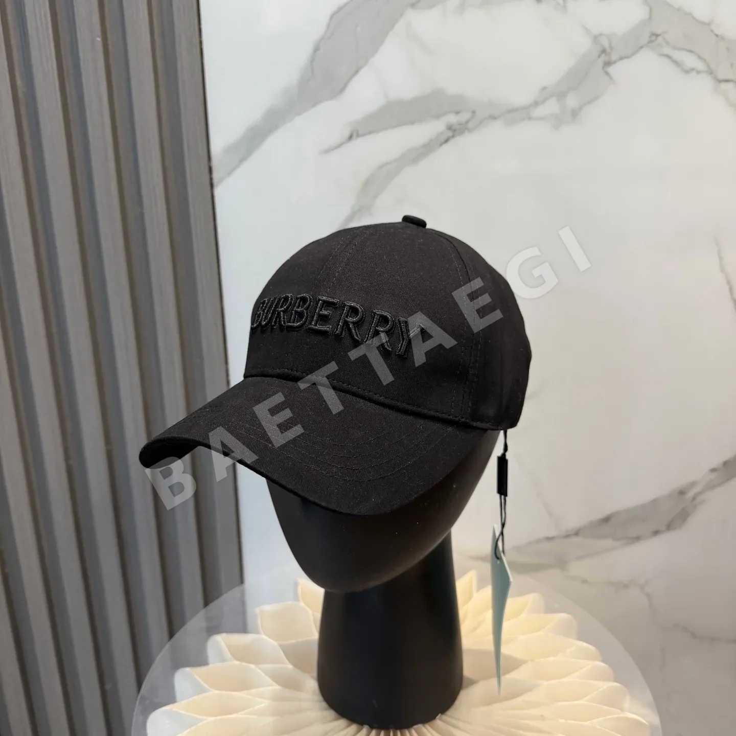 버버리 자수 베이스볼 캡 81923