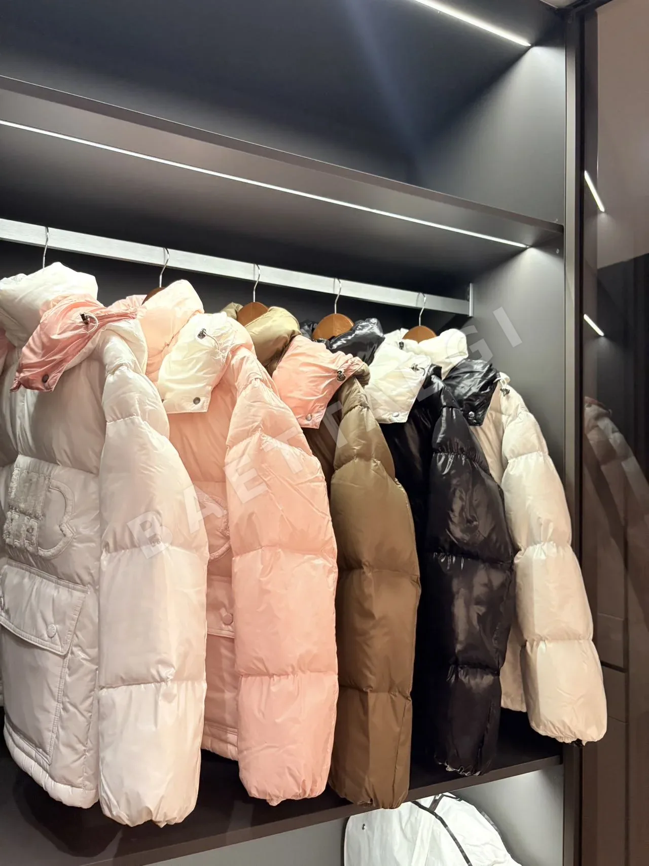몽클레르 아베(Moncler Abbaye) 다운 재킷 상세 이미지 7