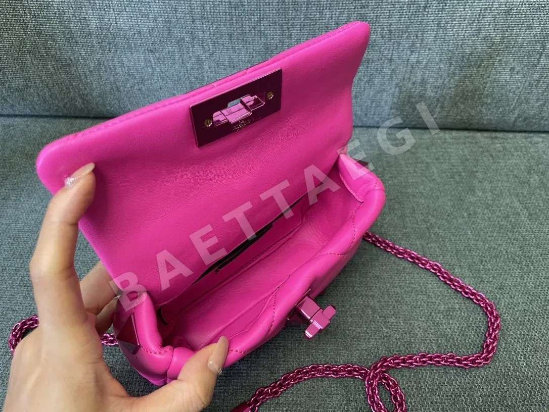발렌티노 로만 스터드 나파 램스킨 미니 체인백 상세 이미지 9