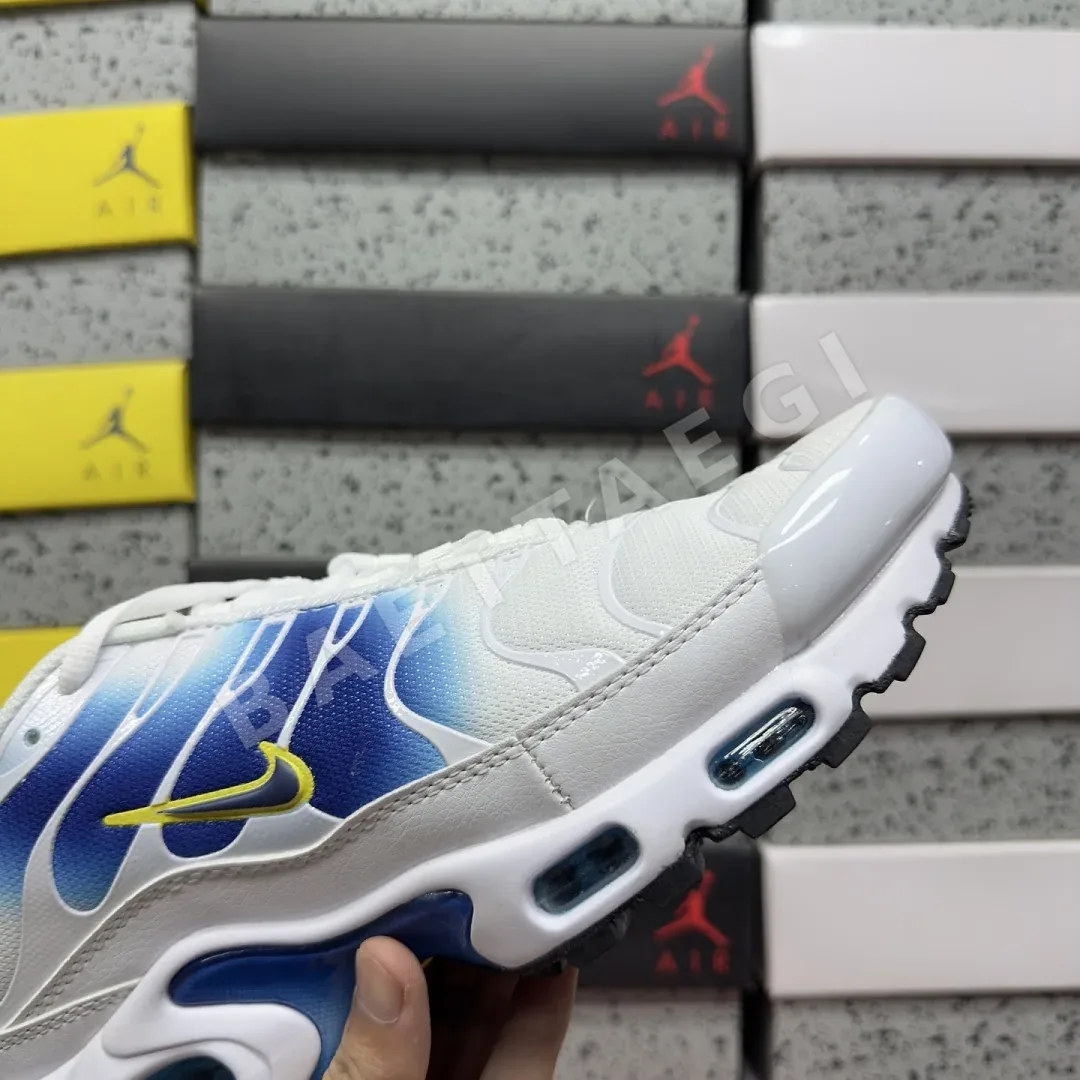 나이키 [BD] 에어 맥스 플러스 DX8962-100 201922 Nike Air Max Plus Spray Paint Swoosh White 상세 이미지 3