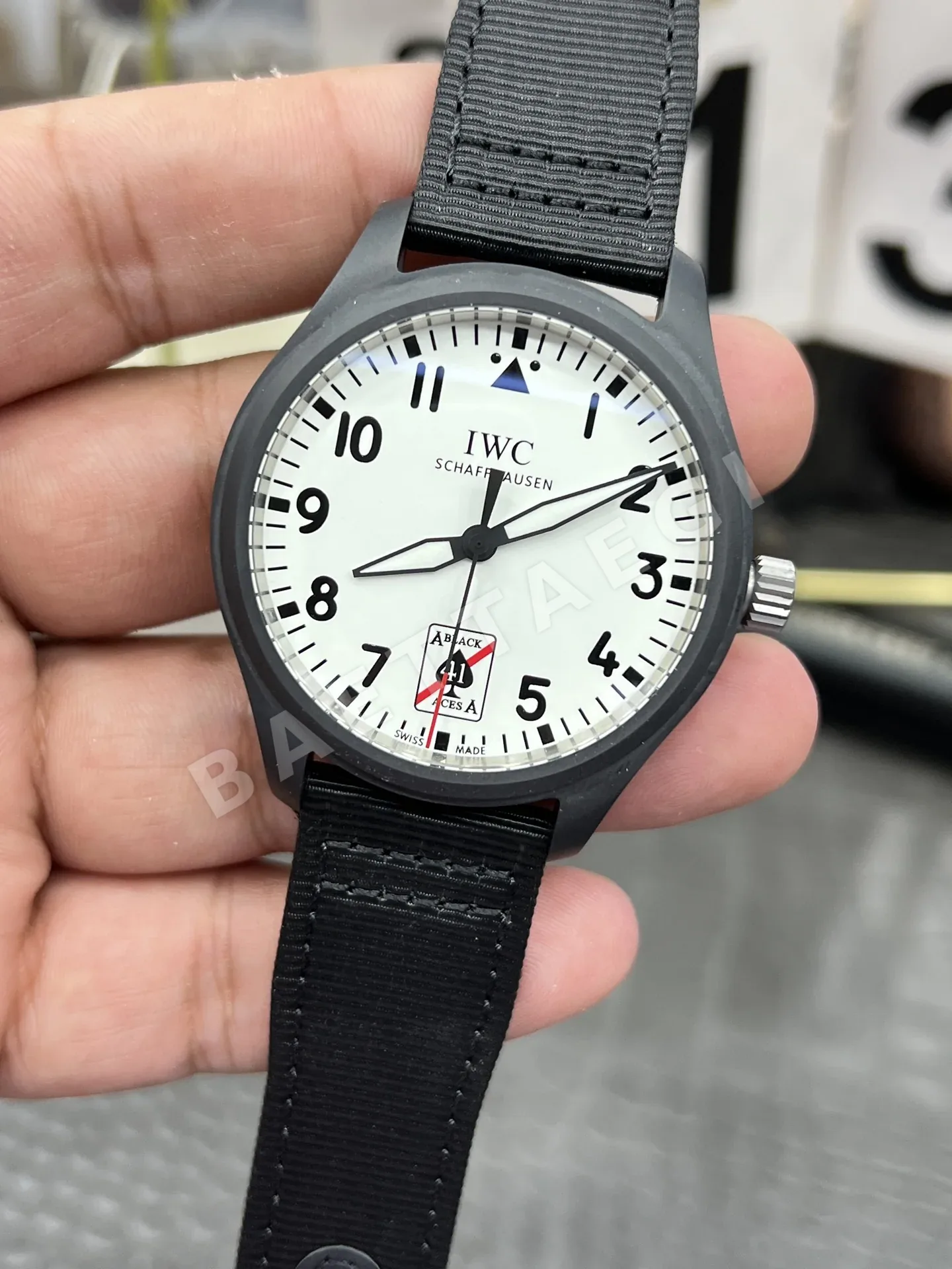IWC 파일럿 에이스 오브 스페이드 세라믹 시계 상세 이미지 3