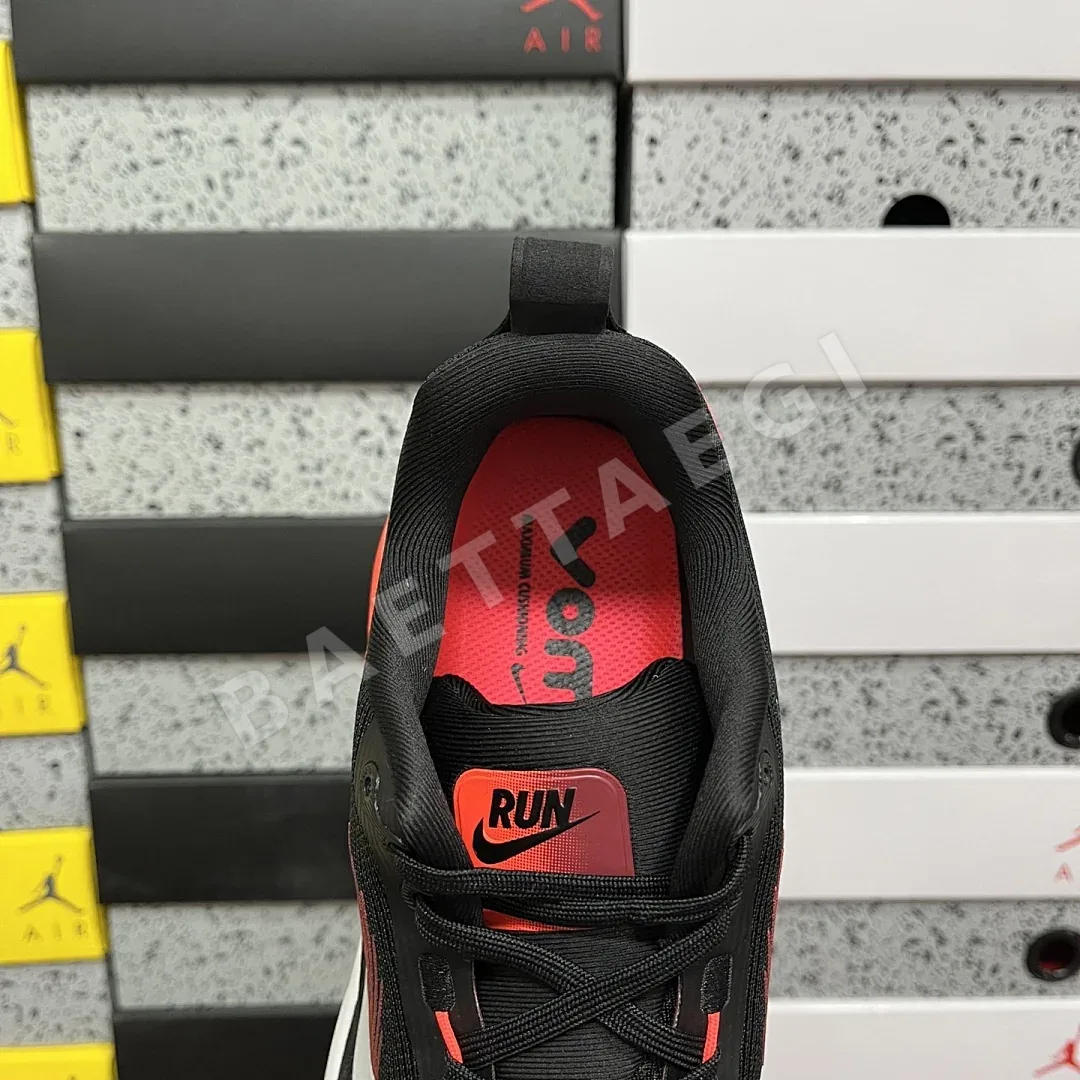 나이키 줌 보메로 18 HM6803-008 201111 Nike Zoom Vomero 18 상세 이미지 9