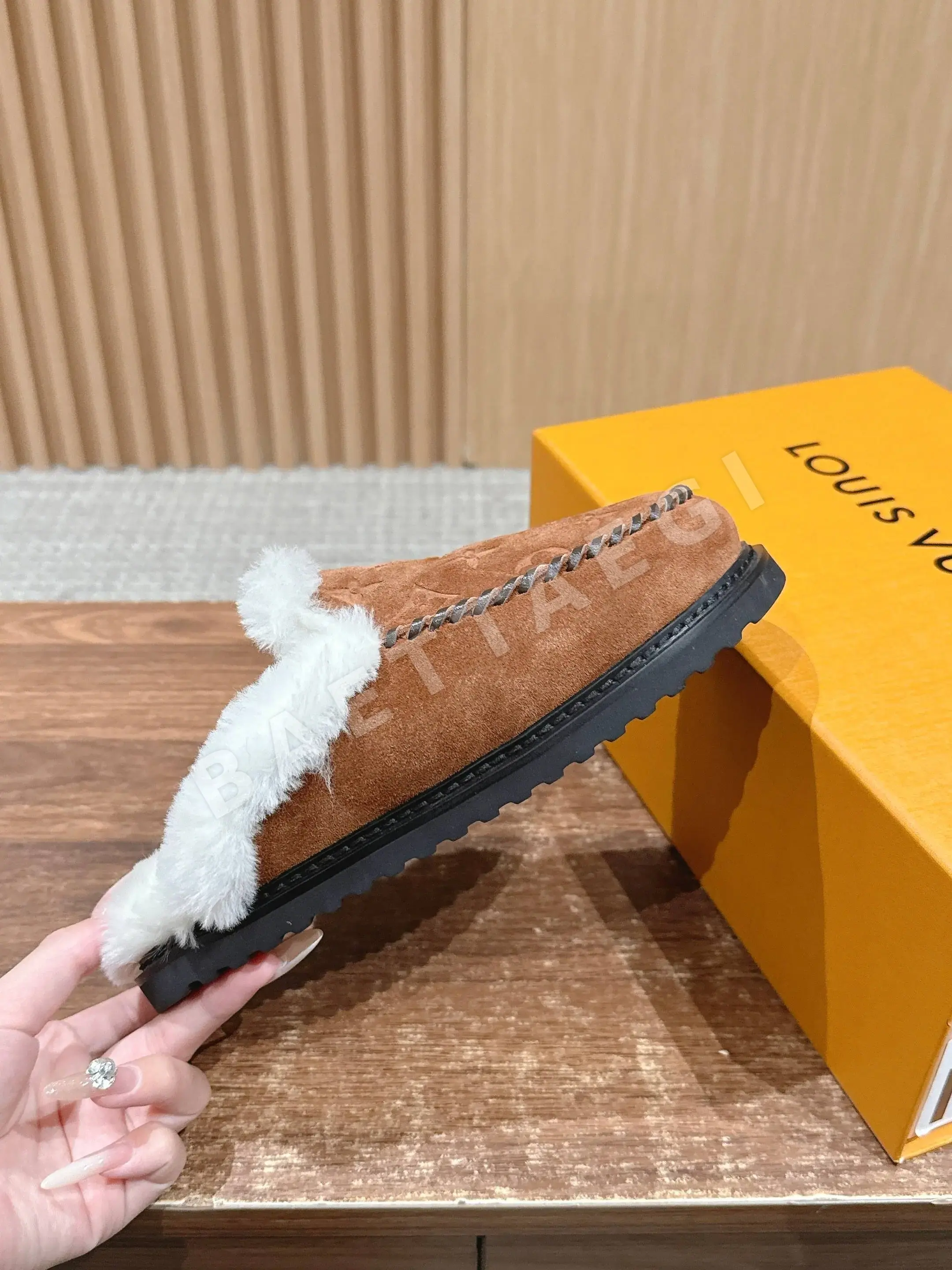 루이비통 코르티나 모노그램 스웨이드 로퍼 상세 이미지 5