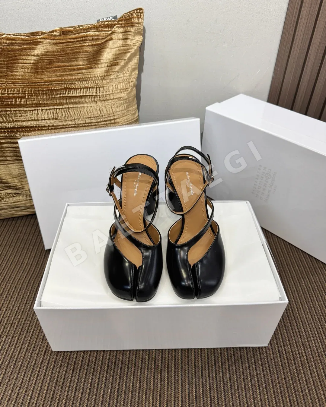 마르지엘라 MM6 스플릿 토 하이힐 샌들 55136