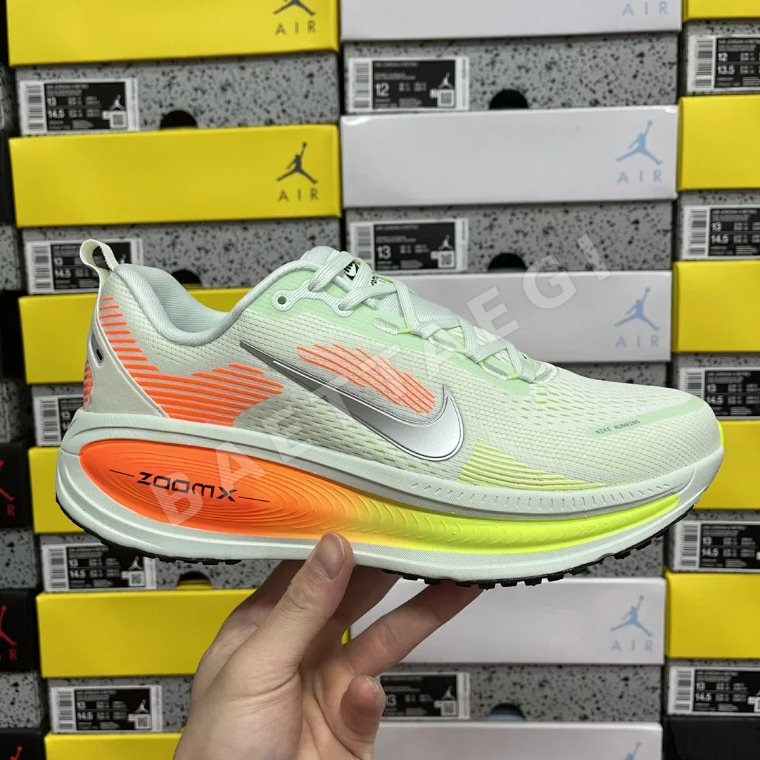 나이키 줌 보메로 18 HM6803-300 201097 Nike Zoom Vomero 18