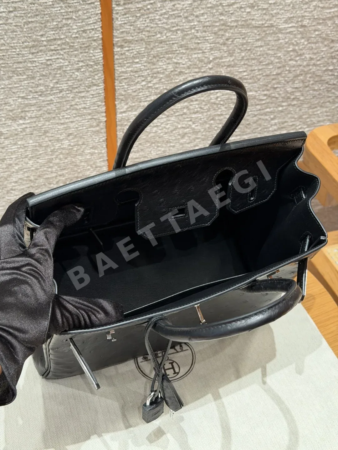 에르메스 버킨 30 블랙 KK 타조가죽 가방 상세 이미지 7