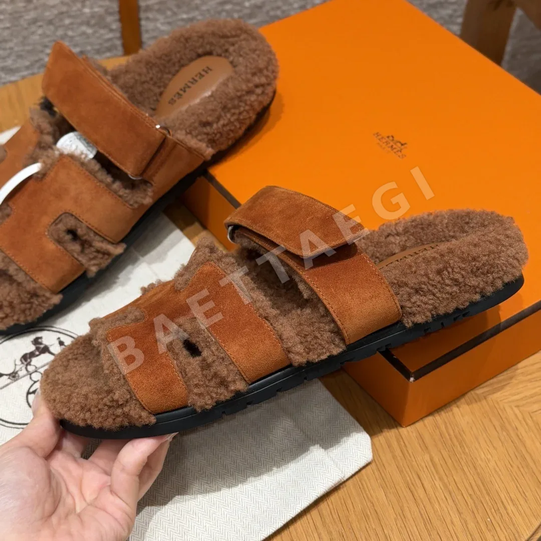에르메스 시프르 샌들 골드 스웨이드 시그니처 컷아웃 상세 이미지 4