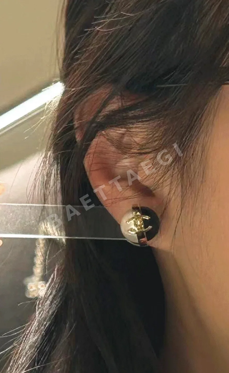 샤넬 흑백 볼 귀걸이 상세 이미지 3