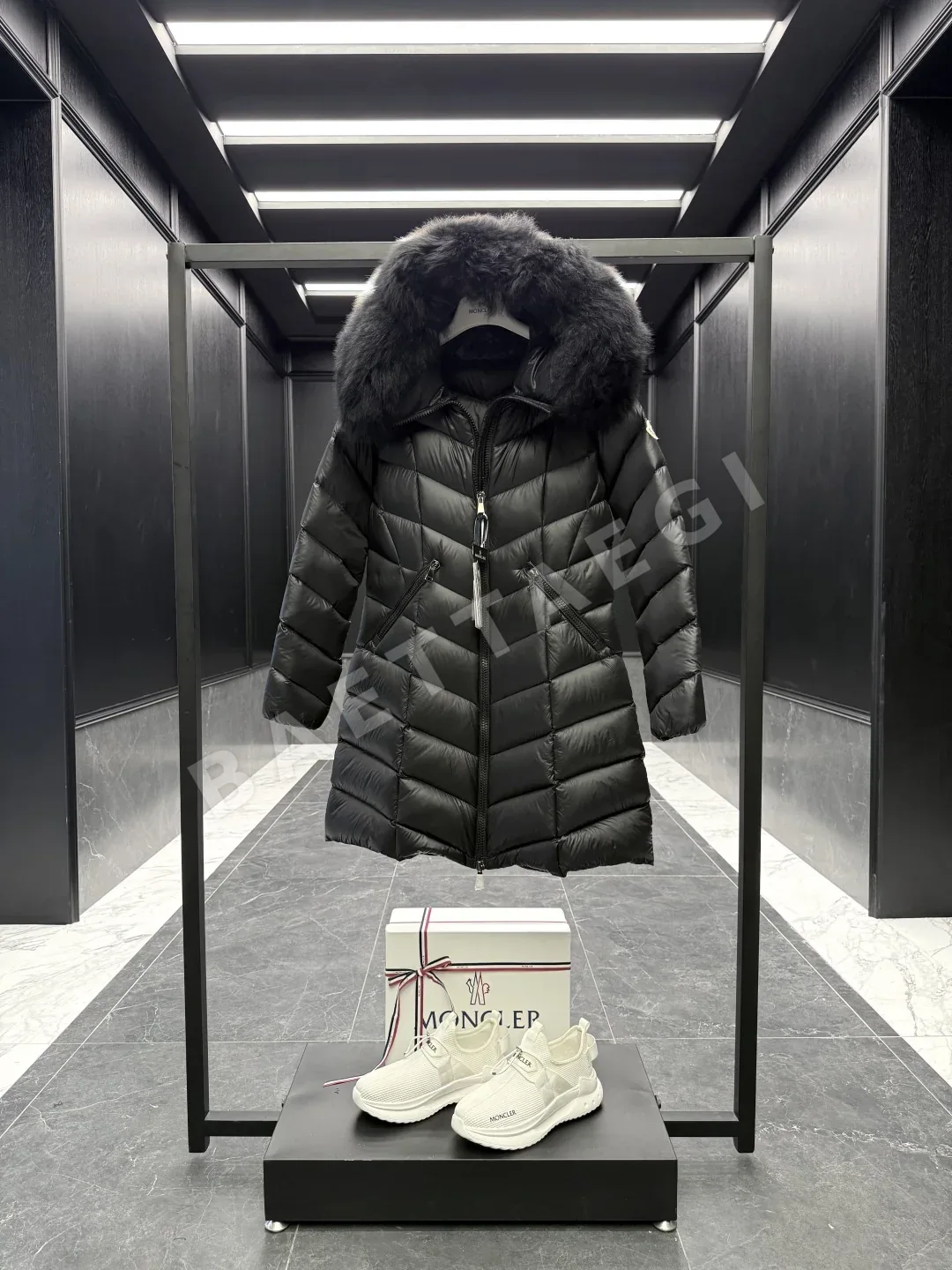 몽클레르 풀마러스 롱 다운 패딩 상세 이미지 3