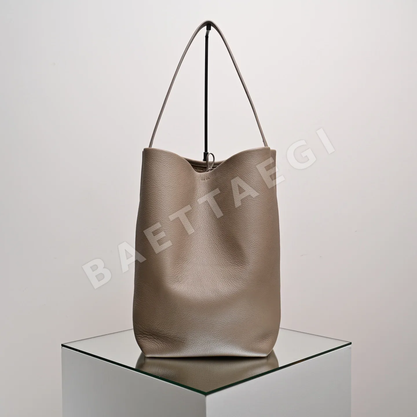 더로우 버킷백 75840