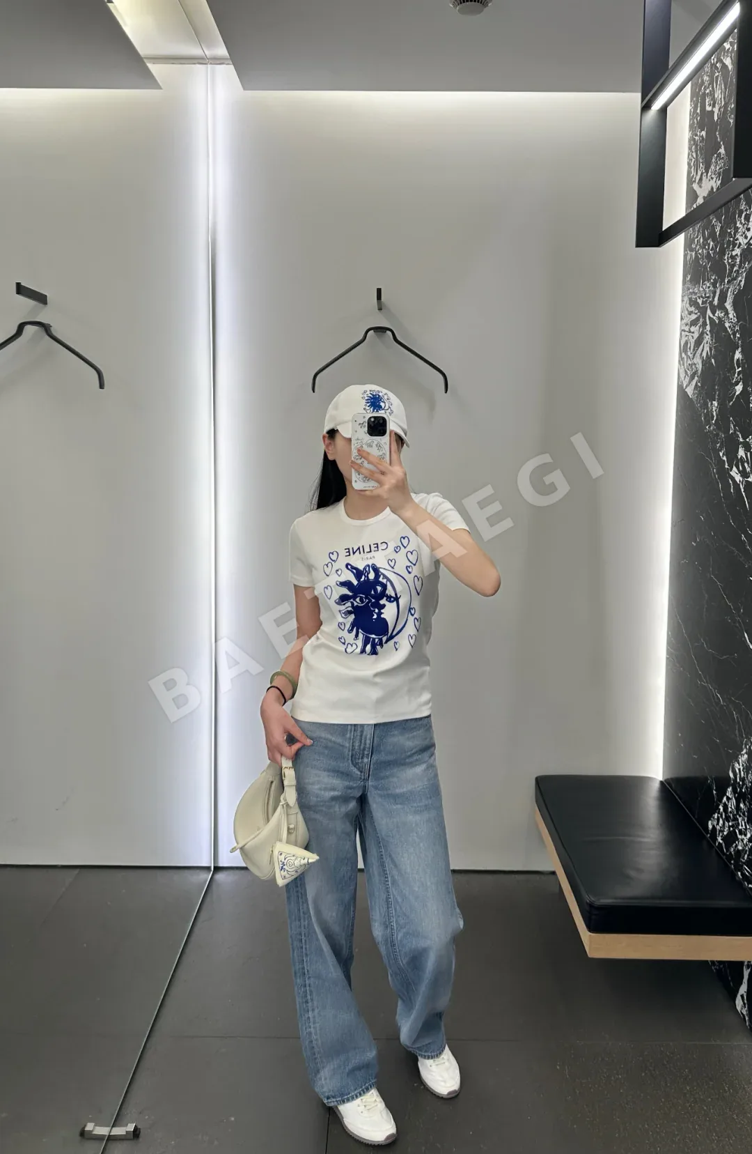 셀린느 하트 그래피티 프린트 반팔 티셔츠 상세 이미지 2