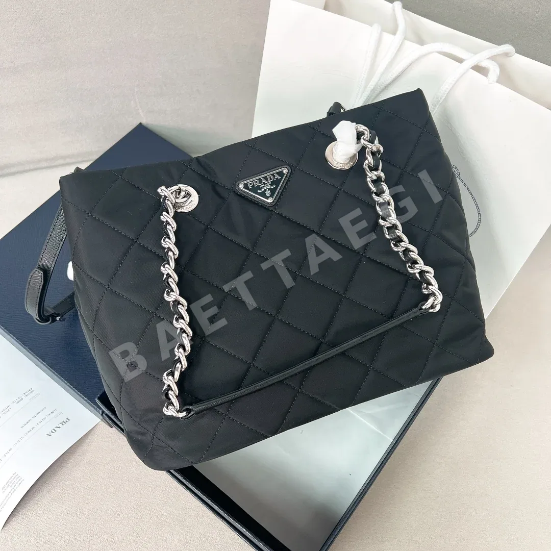 프라다 빈티지 블랙 퀼팅 체인 토트백 1BD650