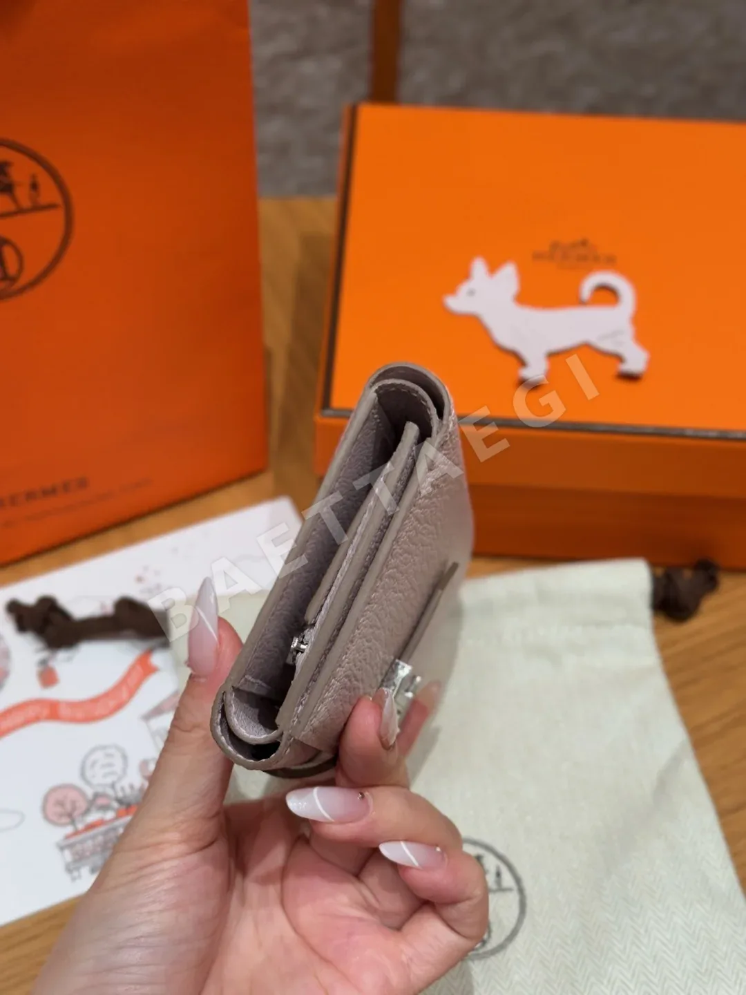 에르메스 베어 연한 모브 염소가죽 삼단 지갑 상세 이미지 5
