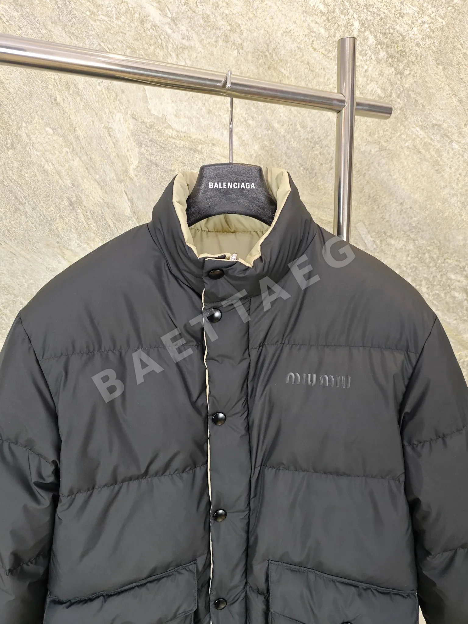 미우미우 테크니컬 퐁제 다운 재킷 25FW 상세 이미지 4