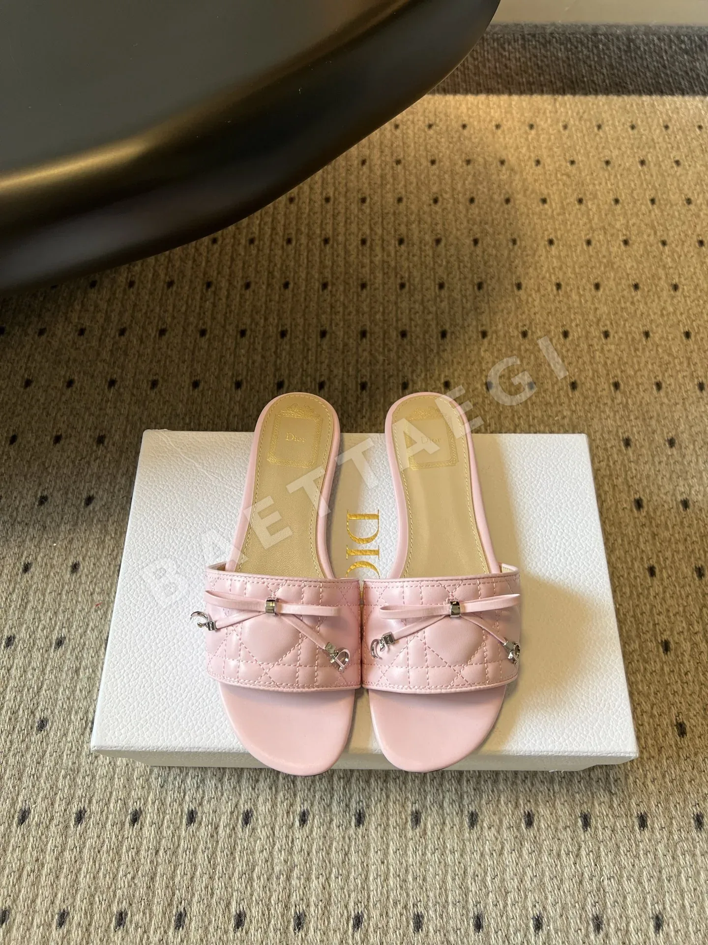 디올 카나쥬 보우 샌달 108181