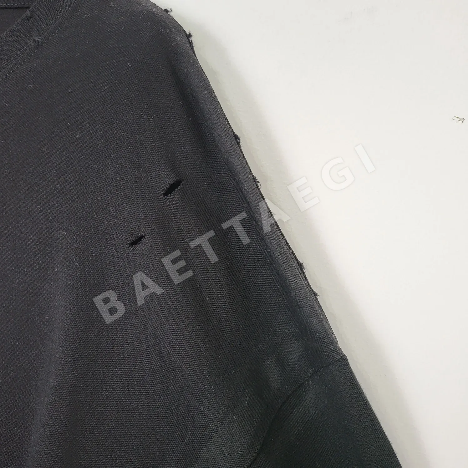 발렌시아가 로고 자수 코튼 반팔 티셔츠 932 상세 이미지 5