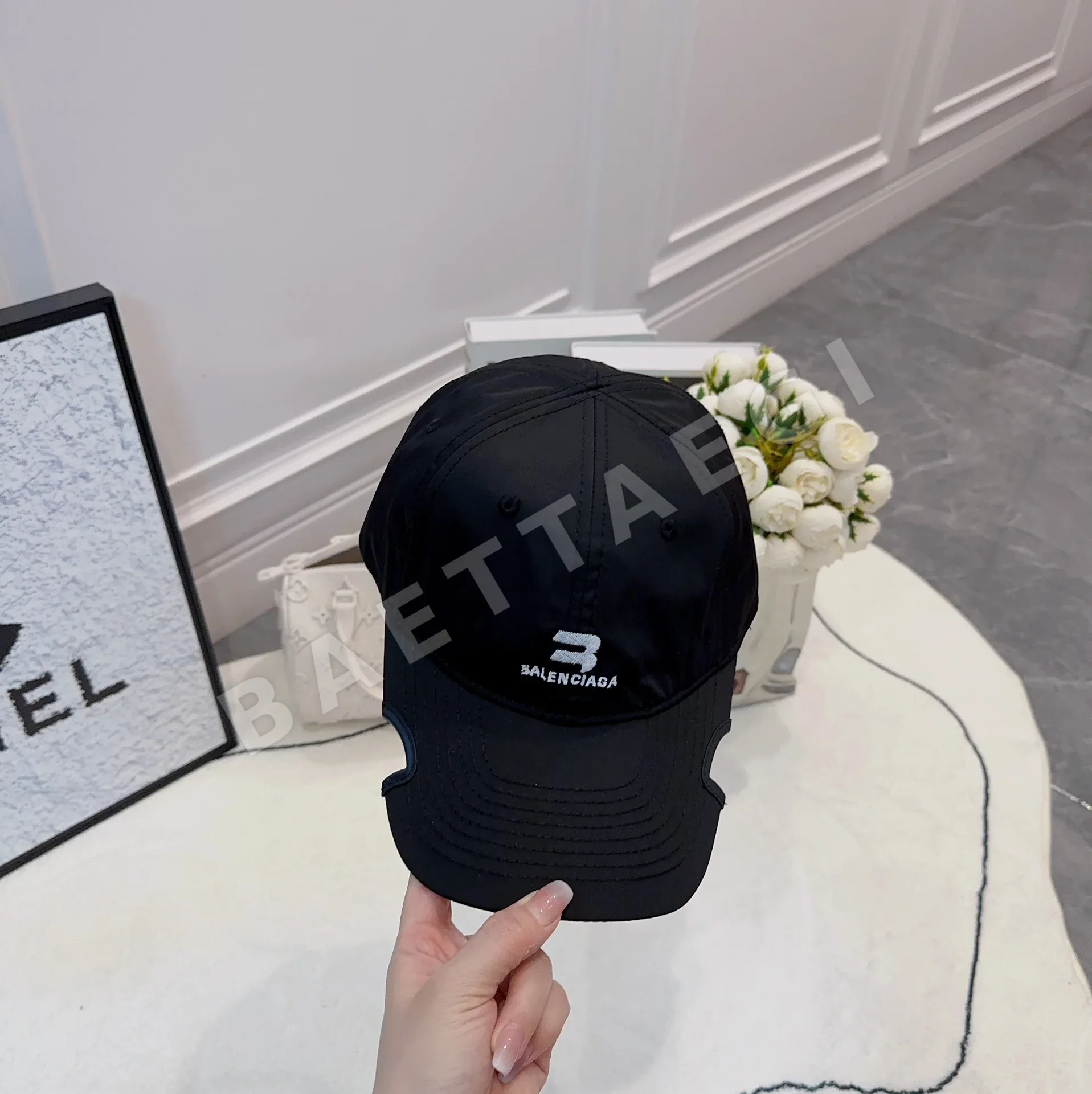발렌시아가 컷팅 챙 베이스볼 모자 상세 이미지 3