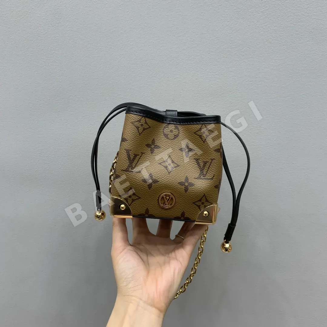 루이비통 가죽 트림 장식 가방 M82885