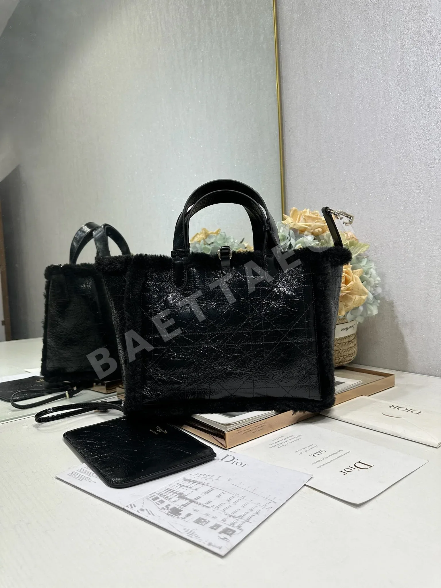 디올 크랙 블랙 카프스킨 토트백 상세 이미지 3