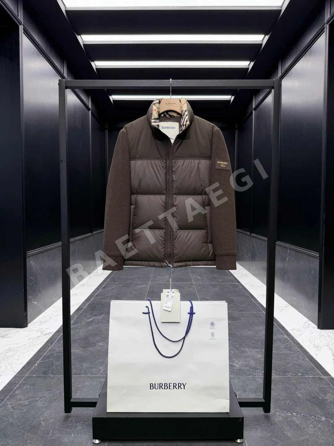 버버리 컬러 블록 로고 다운 패딩 점퍼 상세 이미지 3