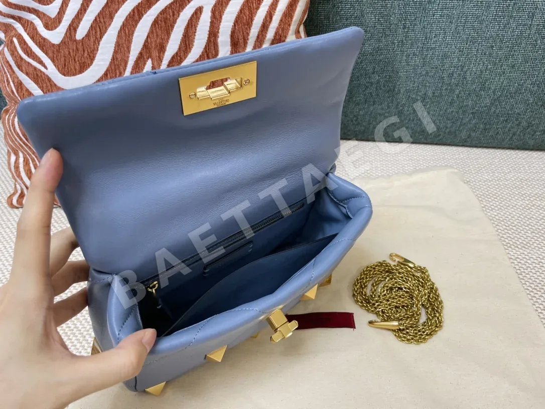 발렌티노 다이아몬드 퀼팅 램스킨 체인 가방 상세 이미지 8