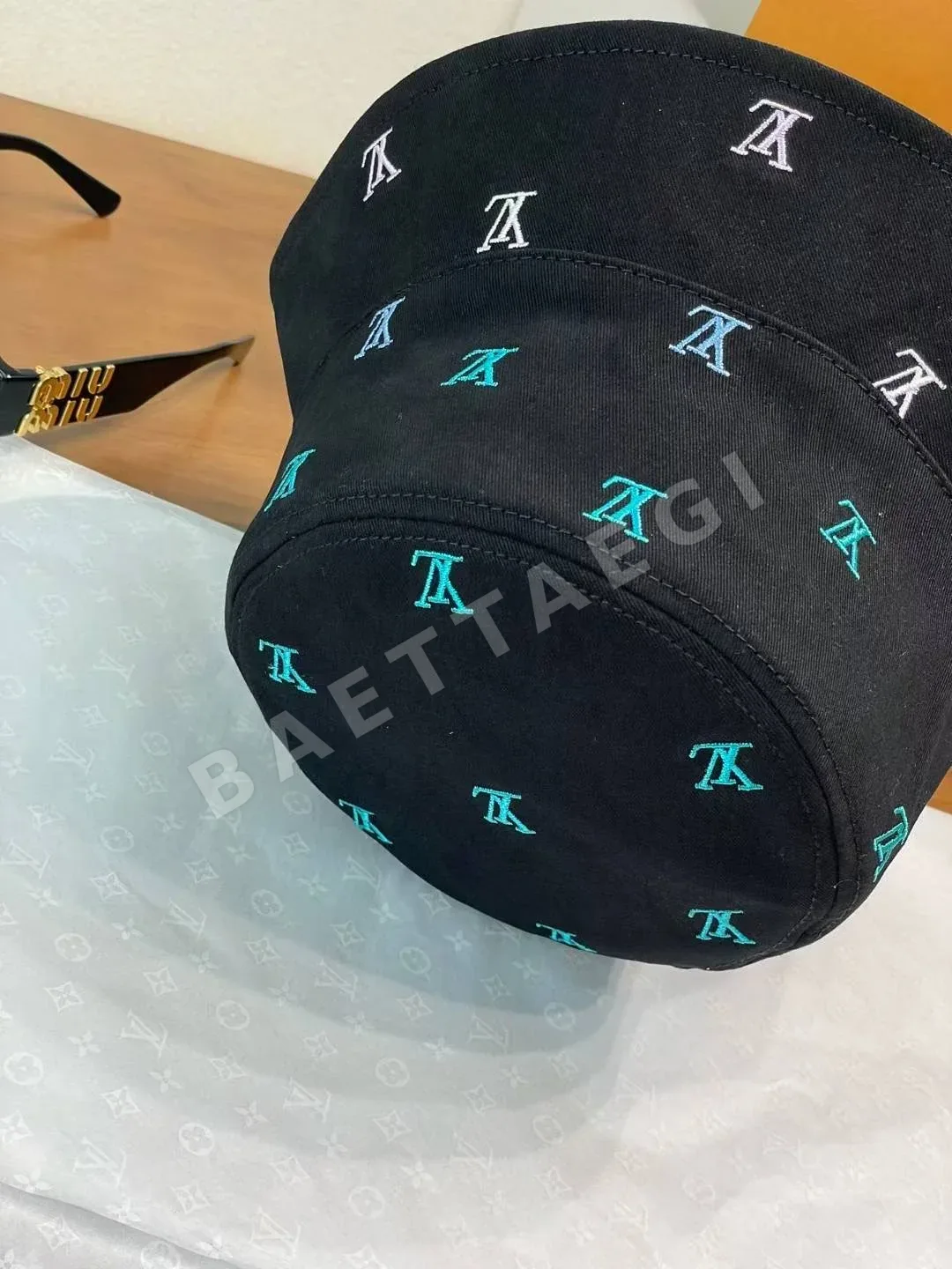 루이비통 LV 블라종 데님 리버시블 버킷햇 상세 이미지 5