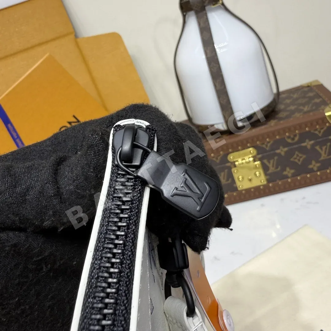루이비통 POCHETTE TO-GO 클러치백 M81570 상세 이미지 8