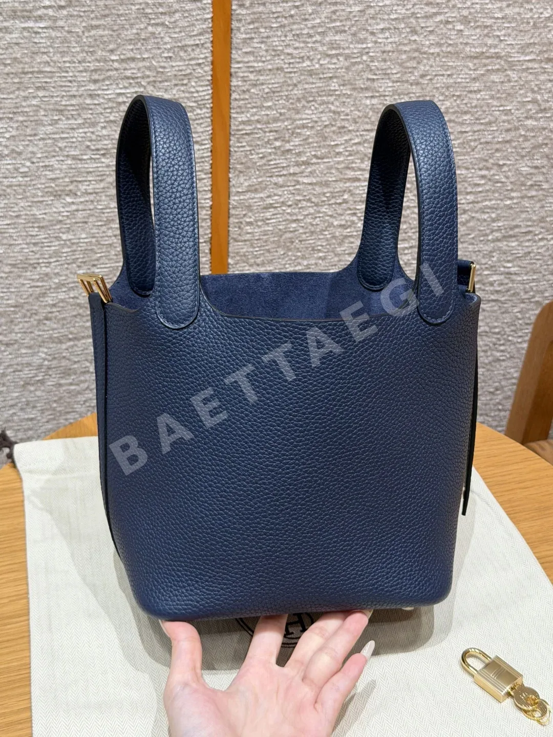 에르메스 피코탄 락 18 소가죽 가방 상세 이미지 3
