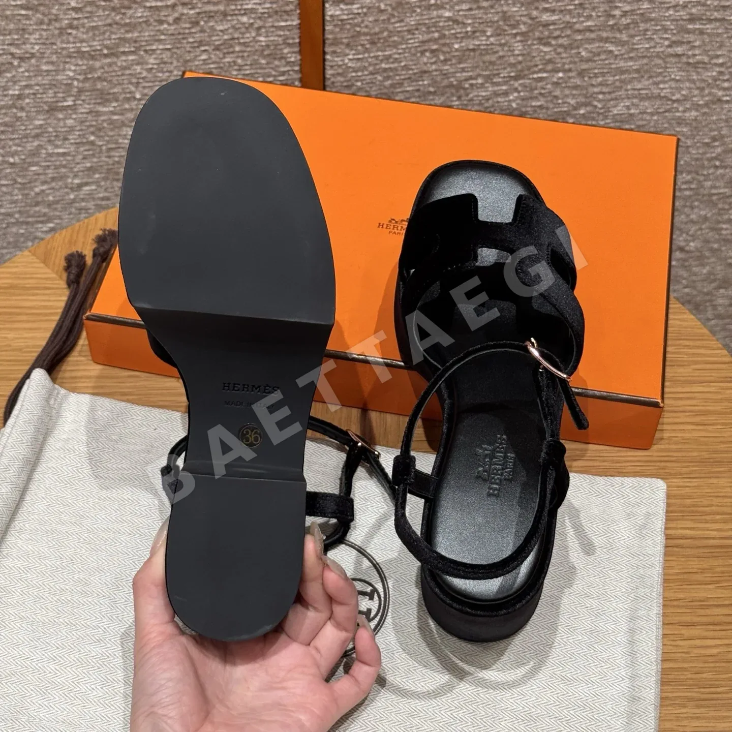에르메스 잼30 샌들 블랙 스웨이드 상세 이미지 6